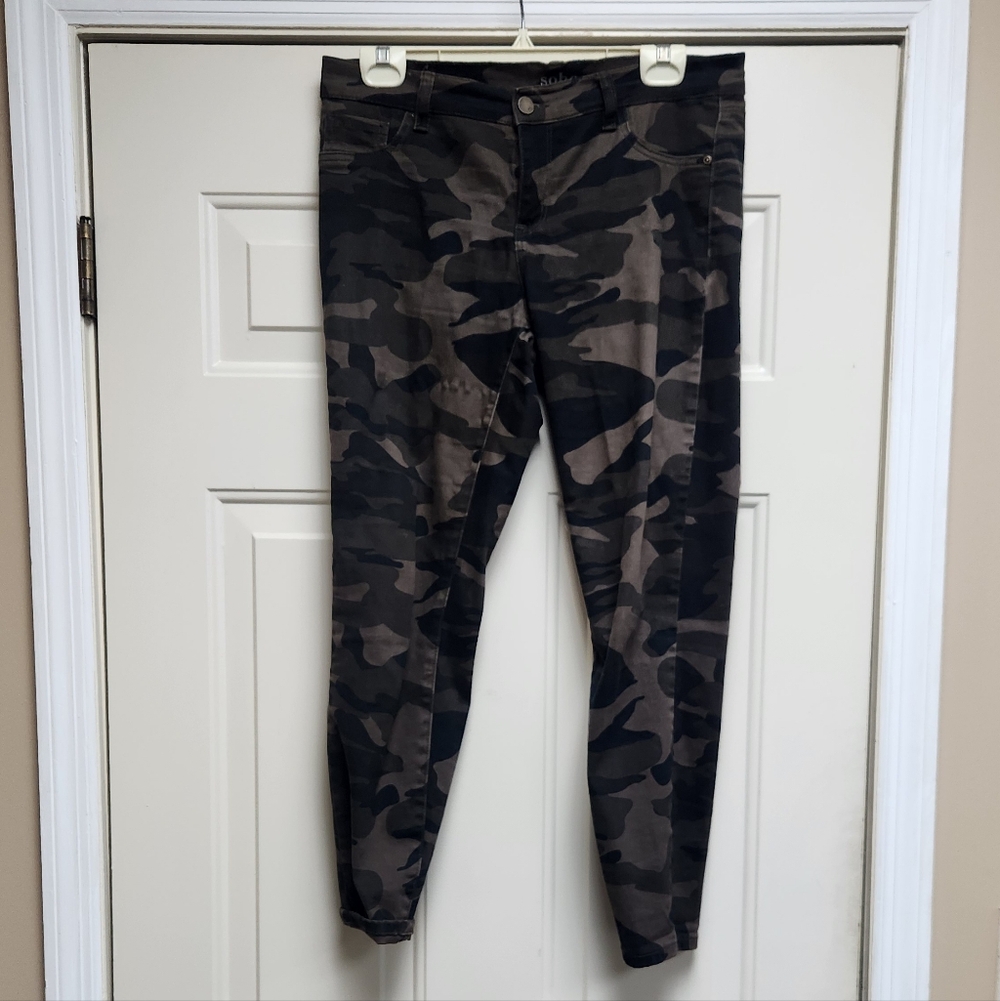New York & Co. Soho Camo Crosby Slim Leg Ankle